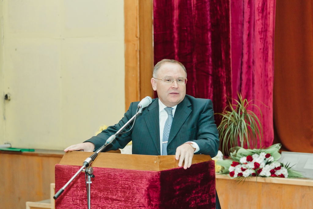 Открывает церемонию вице-губернатор Ленинградской области Р.Ф.Исмагилов
